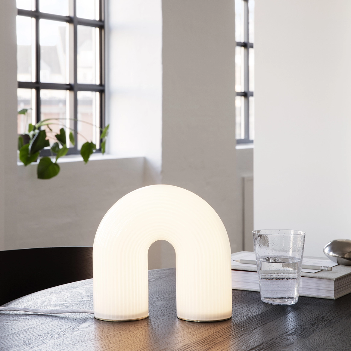 Ferm LIVING Lampe De Table Vuelta 4 Ferm LIVING Lampe De Table Vuelta – Image 2