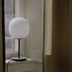 New Works Lampe De Table Lantern Small -Luminaires boutique 501522 01 3 EnvironmentImage 88e640b1b9