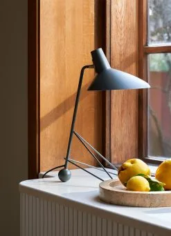 &Tradition Lampe De Table Tripod HM9 45 Cm -Luminaires boutique 504990 01 2 EnvironmentImage 8a4347279d