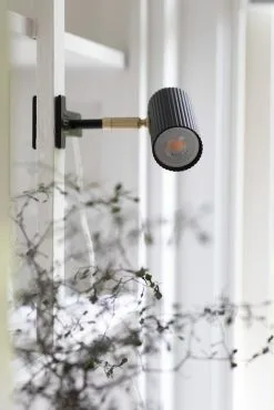 Globen Lighting Lampe à Pince Hubble -Luminaires boutique 509683 01 6 EnvironmentImage 3c78f00b54