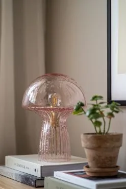 Globen Lighting Lampe De Table Fungo Special Edition Rose -Luminaires boutique 576655 01 43 EnvironmentImage 6c69d2a585